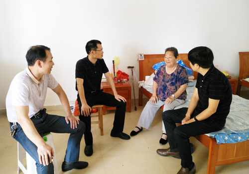 葉彤：慰問現(xiàn)場.jpg