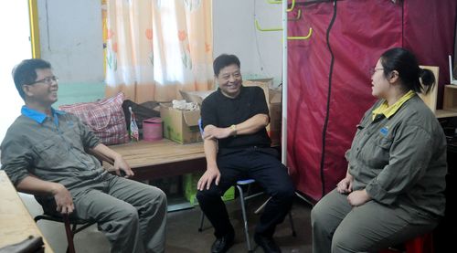 陳宏金：公司張賢鋒副總慰問永春分公司困難職工吳玲玲。.jpg