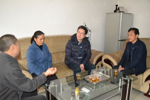 蘇艷麗：省機電控股公司副總經理陳斌一行到龍巖分公司走訪慰問困難職工.jpg