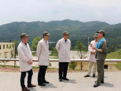鐘林琳：公司副總經(jīng)理黃卿延到龍巖分公司進行市場調(diào)研指導(dǎo)2.jpg