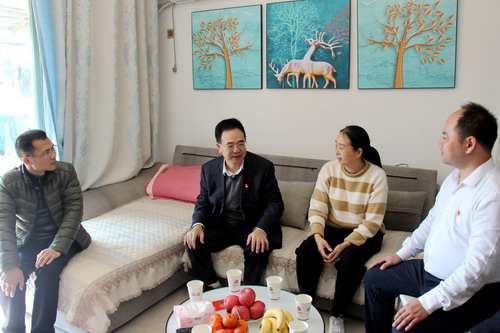 黃曉志：王會(huì)錦書記一行慰問福安分公司困難職工。3_調(diào)整大小.jpg