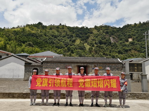 （建議采用）民化建設(shè)公司+陳余�?參觀蘇家坡樹(shù)槐堂_調(diào)整大小.jpg