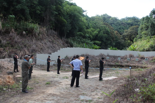 （建議采用）永安分公司賴寶祿：保衛(wèi)部隊員在進行實彈射擊訓練_調(diào)整大小.JPG