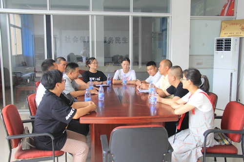 黃曉志：圖為座談會現(xiàn)場_調(diào)整大小.jpg