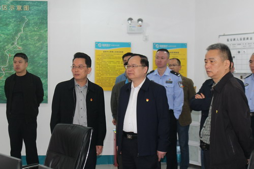 永安分公司賴(lài)寶祿：省公安廳治安總隊(duì)長(zhǎng)陳小兵一行蒞臨永安分公司檢查指導(dǎo)工作_調(diào)整大小.jpg