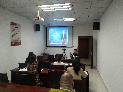 省民爆張耀�?組織全體員工觀看《焦點(diǎn)訪談：人民安全、國家安全》~1.jpg