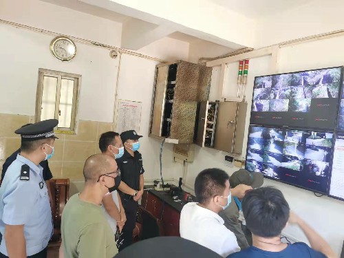 丁海峰：龍巖市多部門聯(lián)合檢查督導(dǎo)組蒞臨龍巖分公司民爆物品儲存庫開展聯(lián)合安全檢查~1.jpg