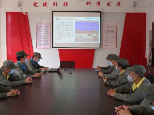 林峰：龍巖分公司《安全生產(chǎn)法》培訓(xùn)走進“車間、班組”一�?1)~1.jpg