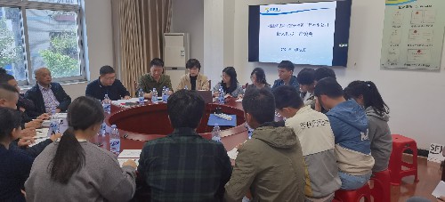 王凱�?富興建設(shè)公司召開新入職大學(xué)生第二次座談會(huì)~1.jpg