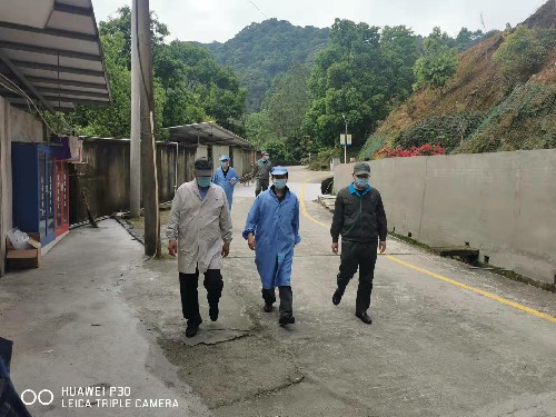 民化建設+楊紅�?龍巖市新羅區(qū)工科局檢查指導海峽科化民化建設公司安全工作~1.jpg