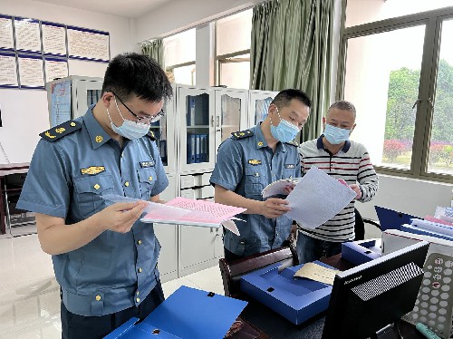 龍巖分公�?鐘惠+檢查指導現(xiàn)場~1.jpg