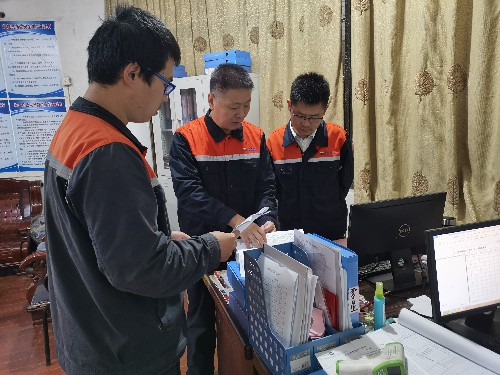 富興建設(shè)公司+王凱�?來慶忠到項目部開展工程車輛使用情況專項督查~1.jpg