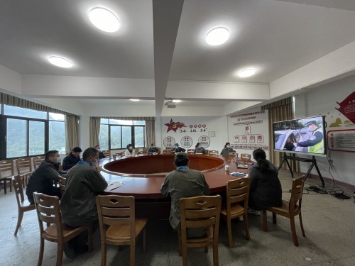 格式工廠海峽科化永安分公司李振祥：海峽科化公司黨委委員、紀(jì)委書記何浦寨到掛鉤聯(lián)系黨支部上黨課并參加主題黨日活動(dòng)照片·.jpg