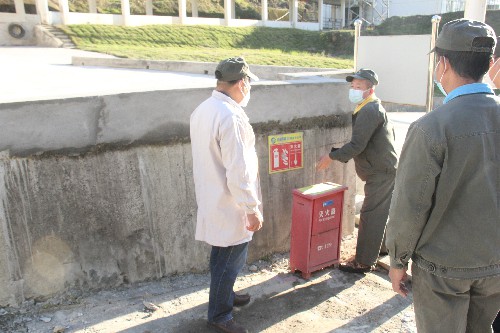 福安胡廷淦：圖為張賢鋒一行到車(chē)間現(xiàn)場(chǎng)檢�?(3) [原始大小].jpg